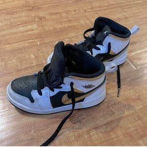 Air jordan mid ‘white gold’ toddler shoe 9c BACK TO SCHOOL